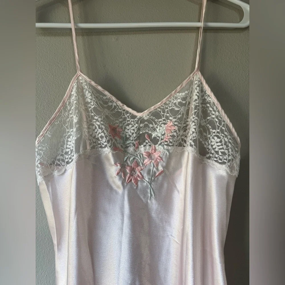 Vintage Lace Detail Satin Chemise in Soft Pink size medium - Picture 3 of 6